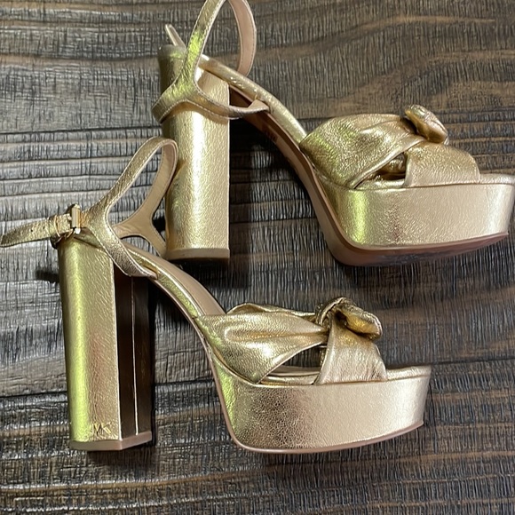 MK Bow Heels - Picture 2 of 4